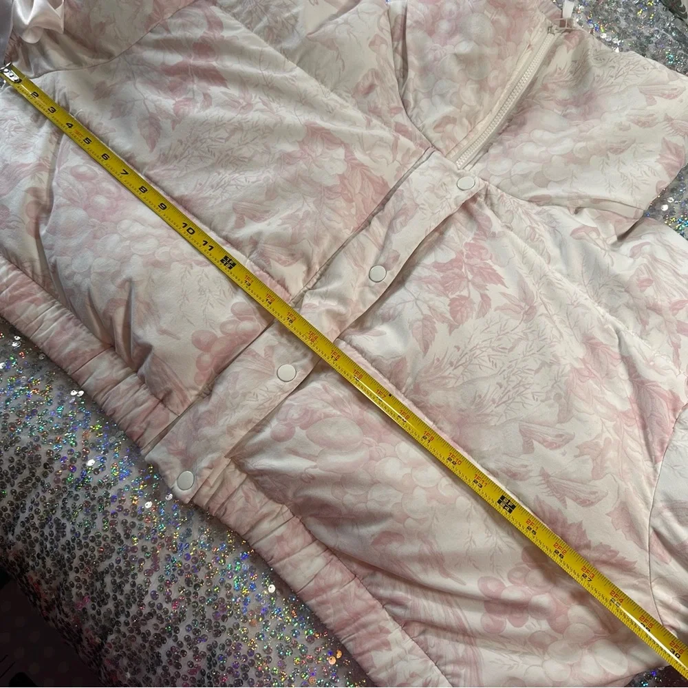 Selkie • Marshmallow Printed Cropped Puffer Coat - Picture 12 of 17